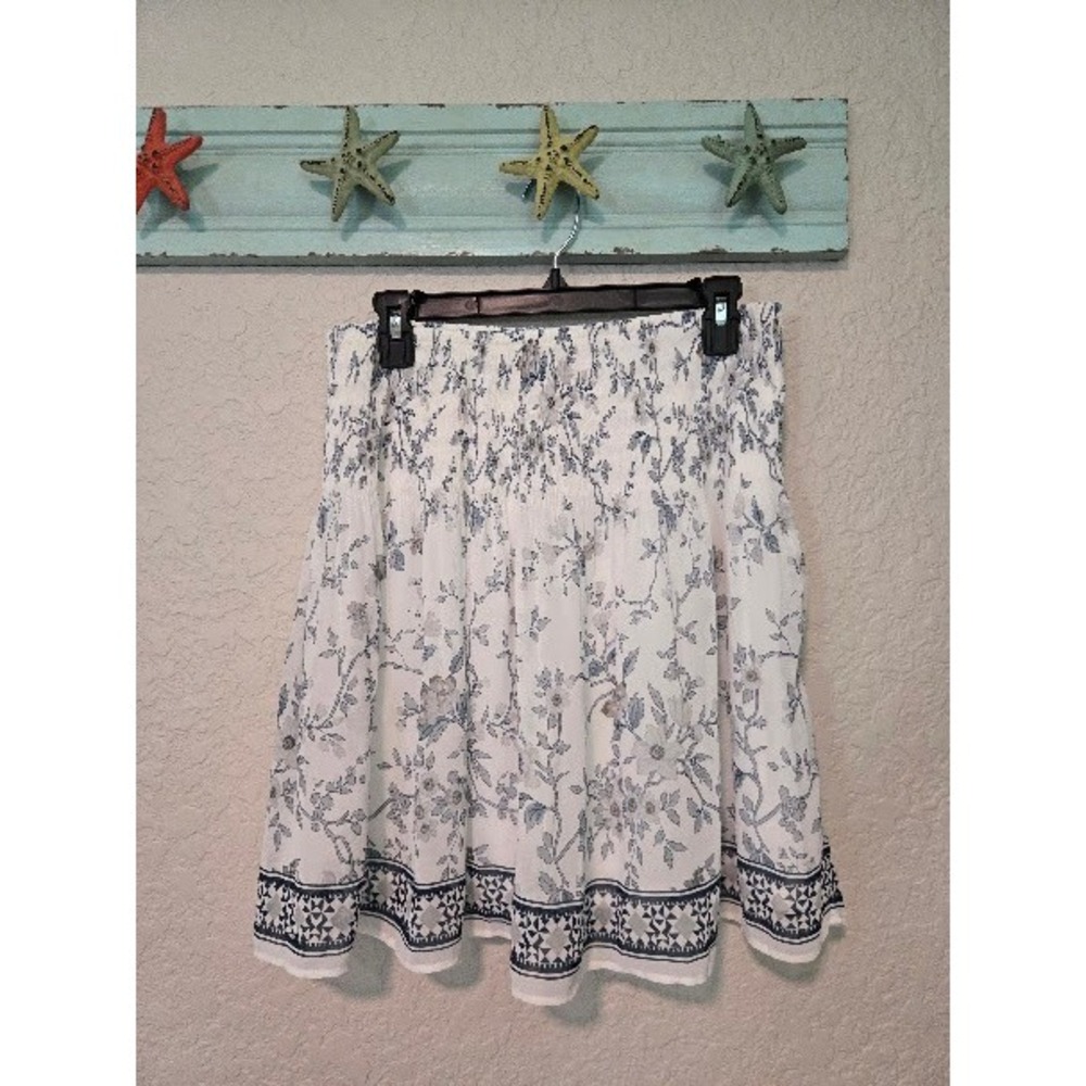 Max Studio Floral Skirt Womens M White Blue Smocked Mini Skirt 8703Y10